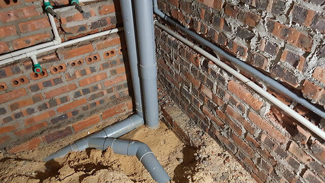 lắp đặt đường ống thoát nước cho tòa nhà
